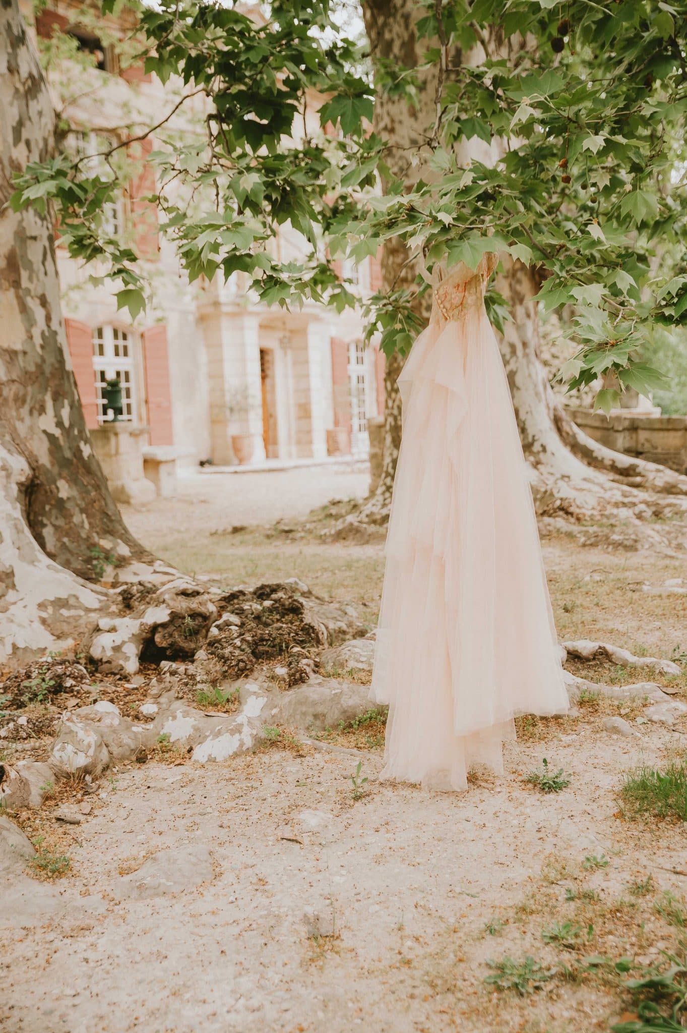 Wedding dress in A chateaux