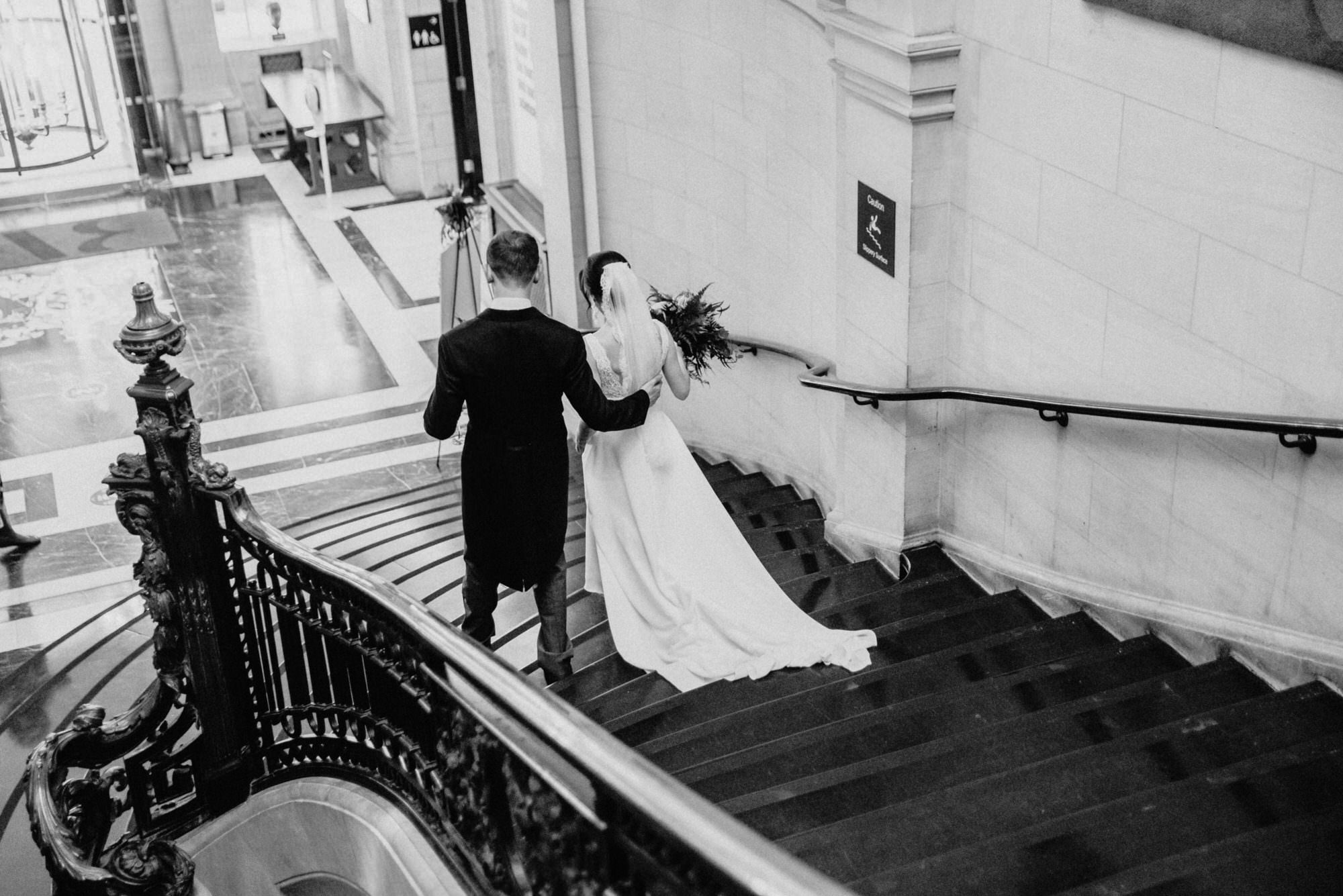 carlton-house-terrace-london-wedding-roshni-photography-staircase