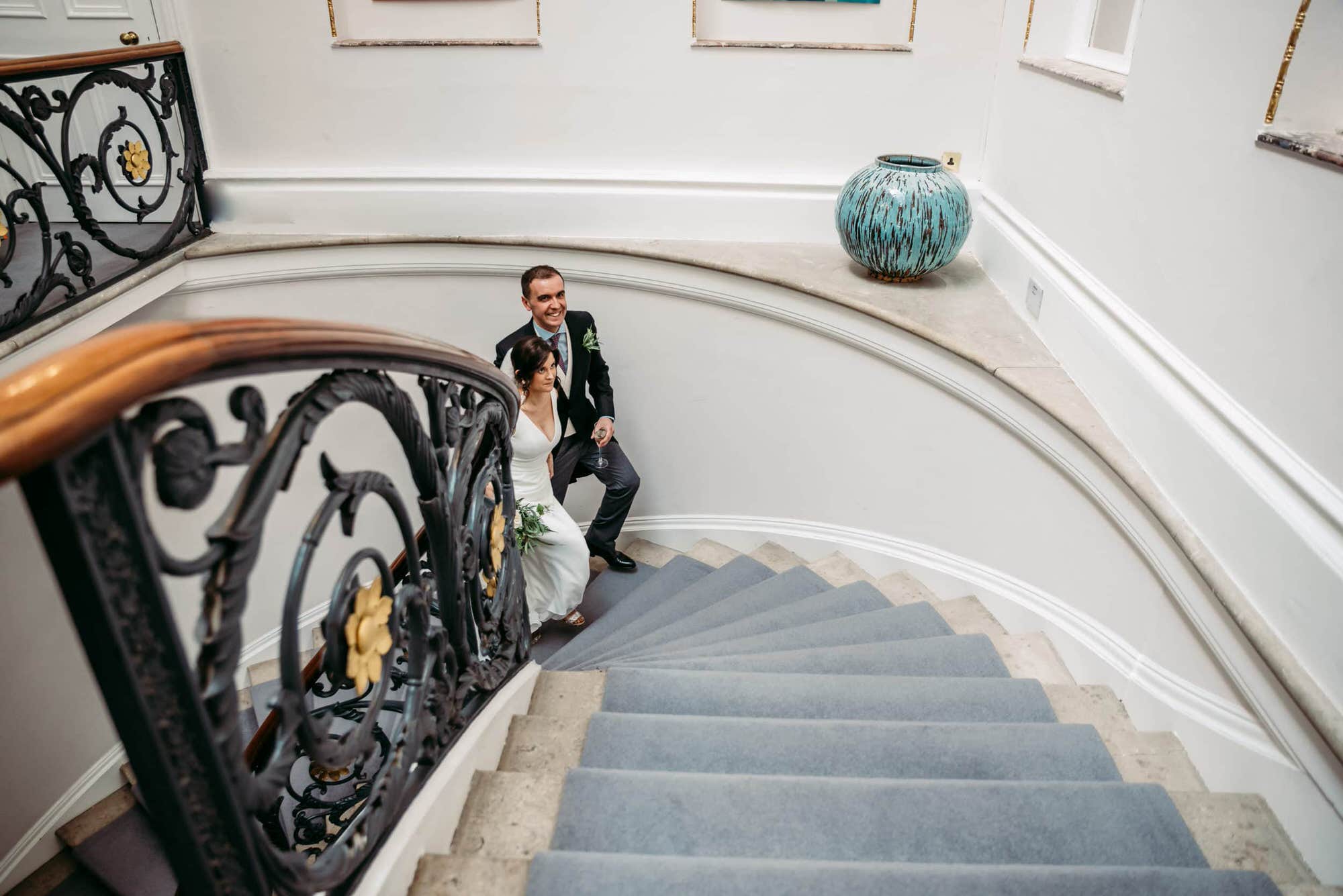 carlton-house-terrace-london-wedding-roshni-photography-staircase