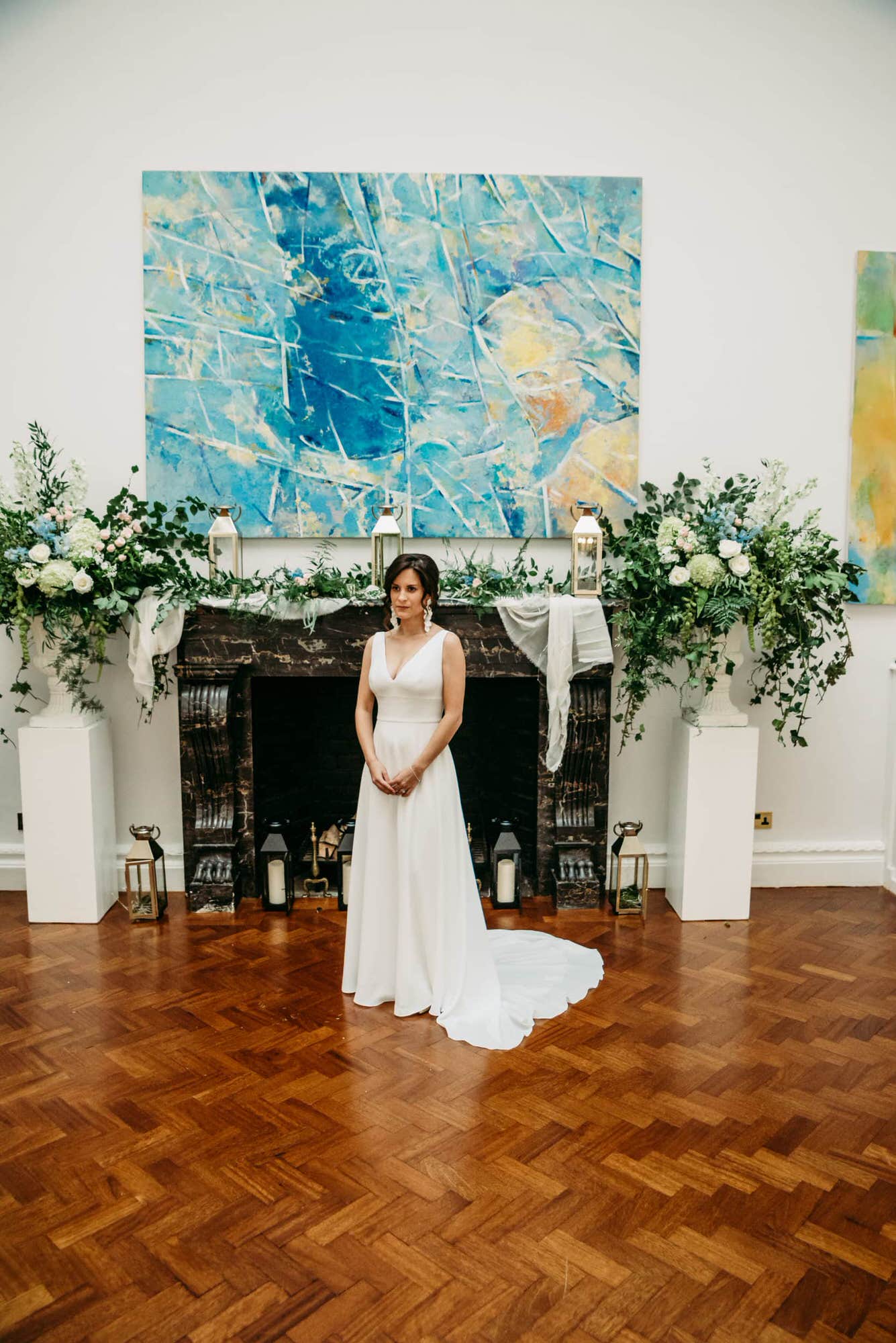 carlton-house-terrace-london-wedding-roshni-photography-bride-art-fireplace