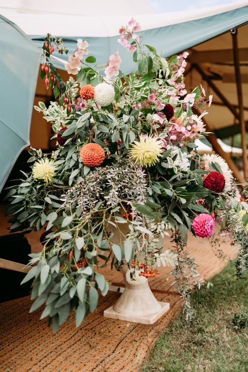 festival-theme-surrey-wedding-roshni-photography-flowers
