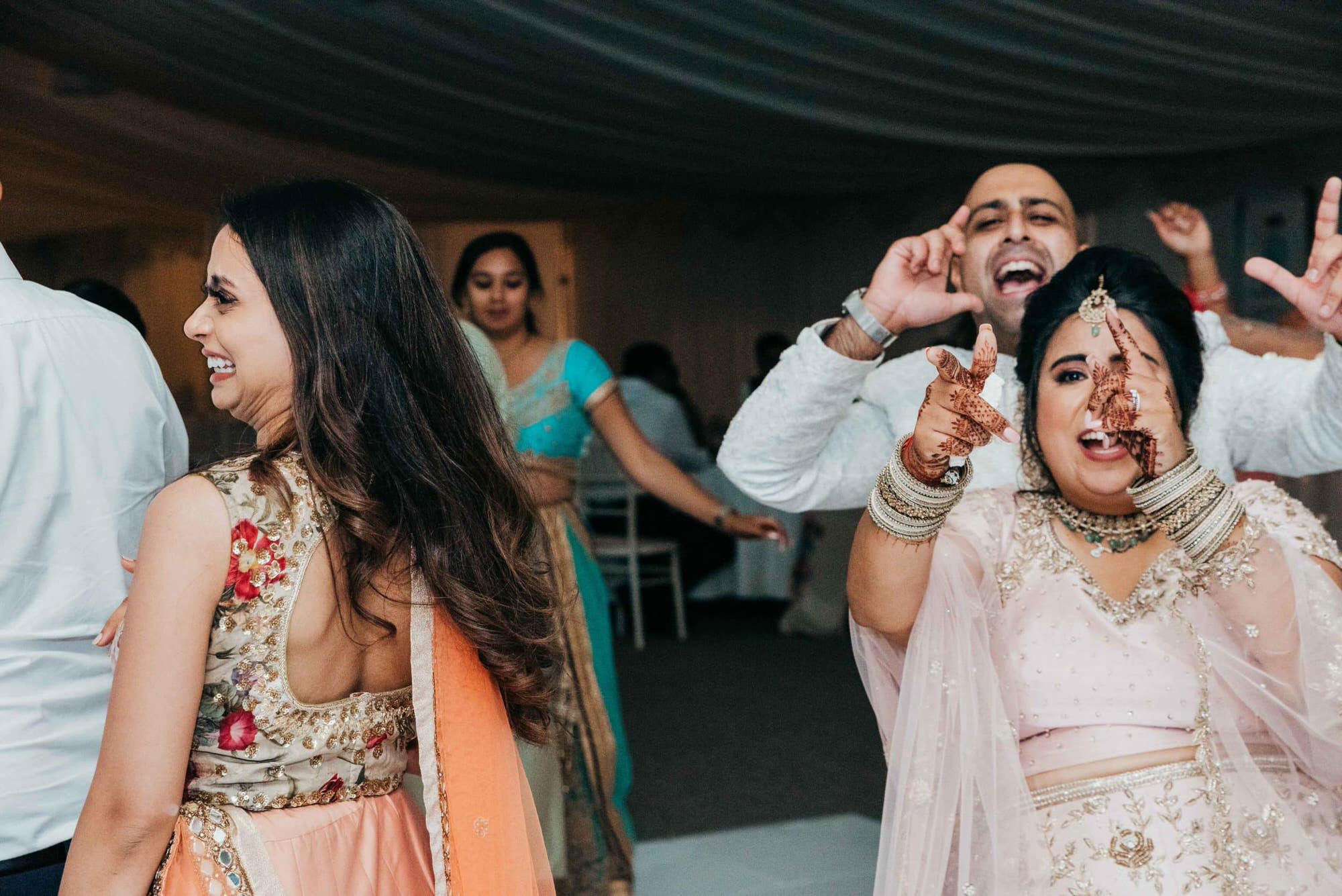 north-mymms-hatfield-wedding-venue-hindu-roshni-photography-guest-dancing