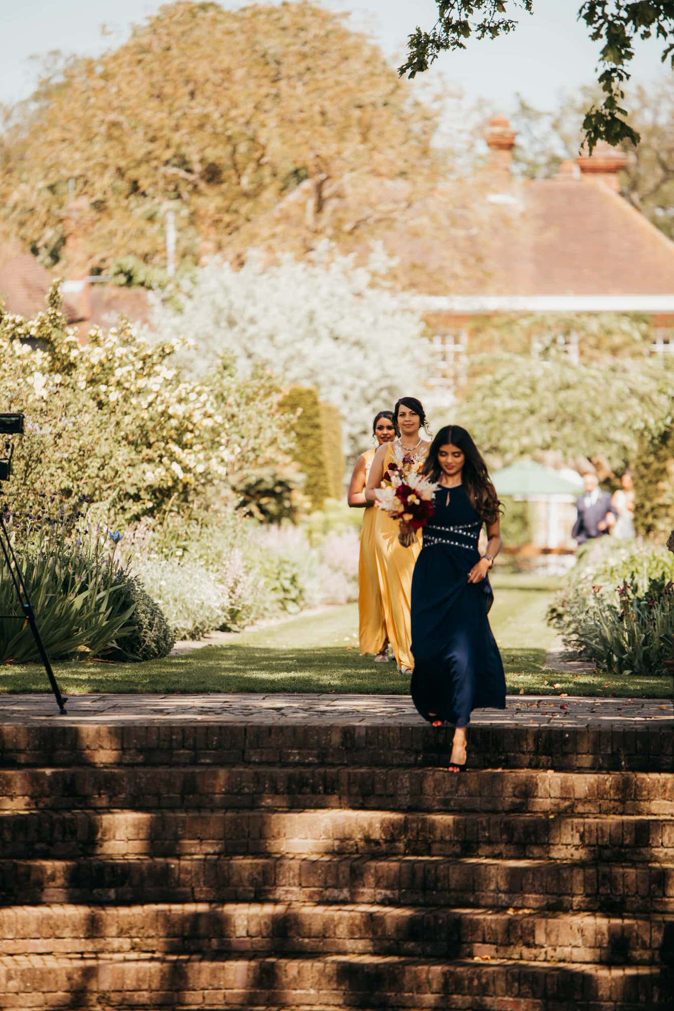 micklesfield-hall-hertfordshire-fusion-wedding-photographer-roshni-photography-outdoor-ceremony