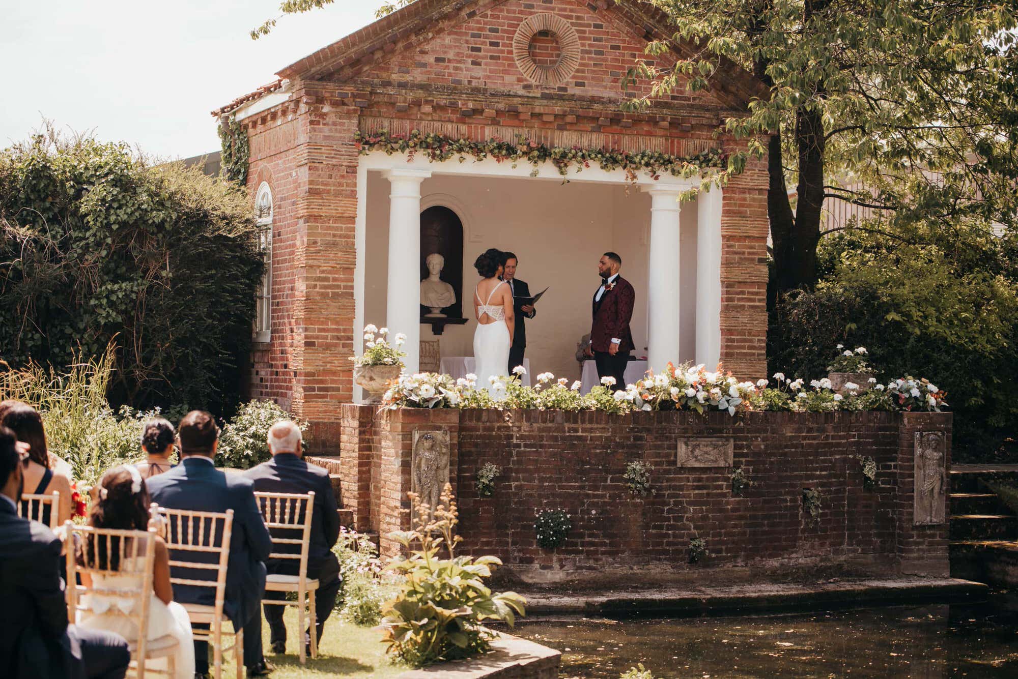 micklesfield-hall-hertfordshire-fusion-wedding-photographer-roshni-photography-outdoor-ceremony