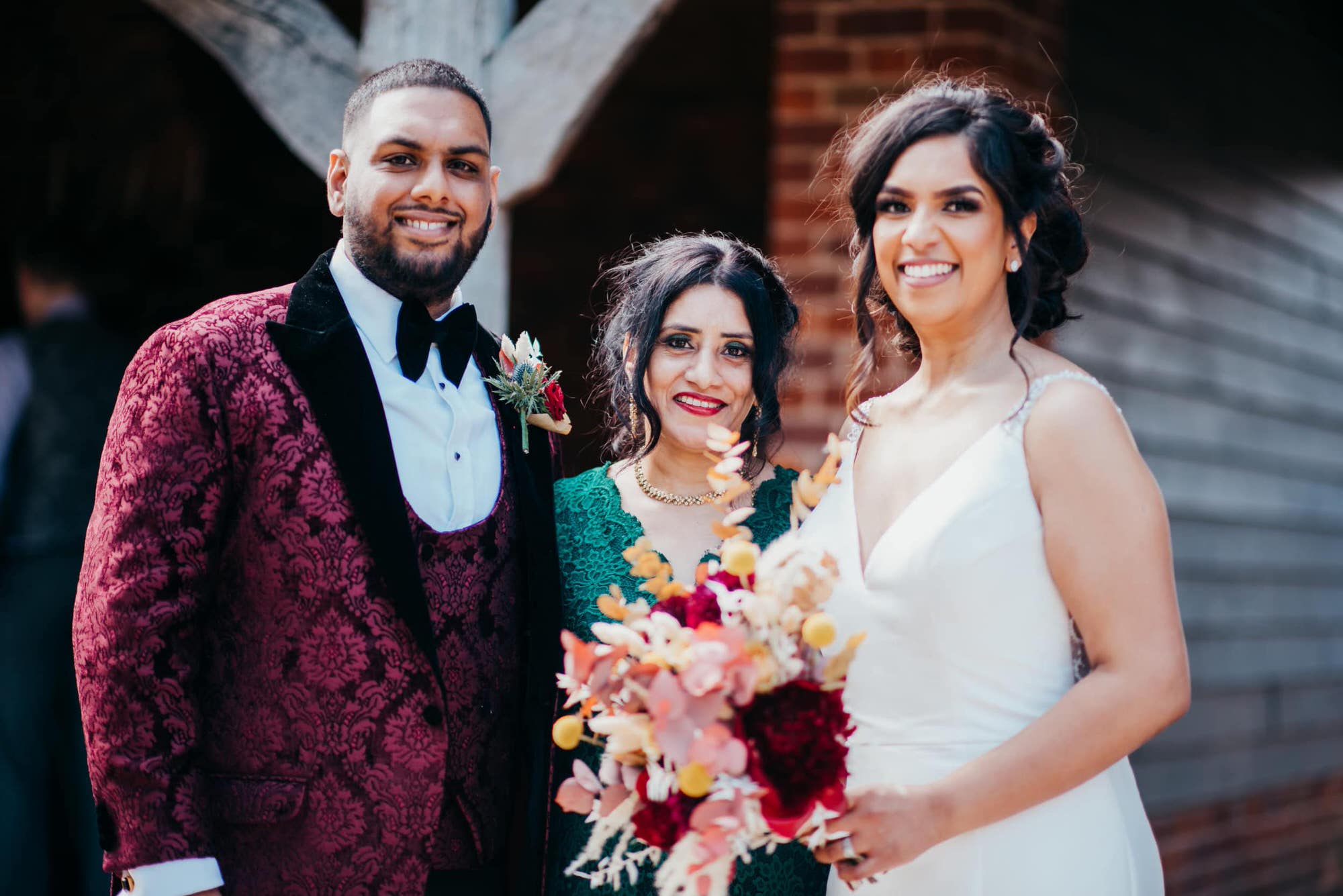 micklesfield-hall-hertfordshire-fusion-wedding-photographer-roshni-photography-guest-candid