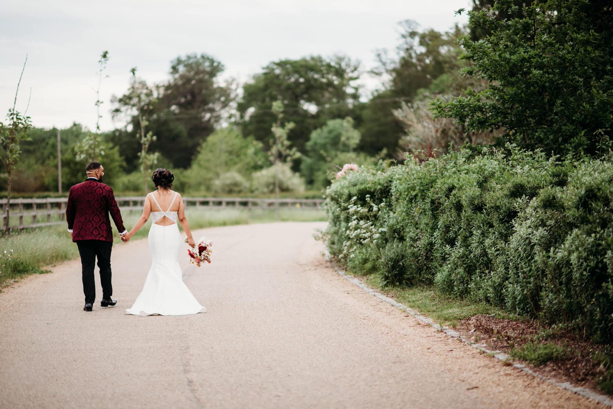 micklesfield-hall-hertfordshire-wedding-photographer-roshni-photography-back-couple-lond-driveway