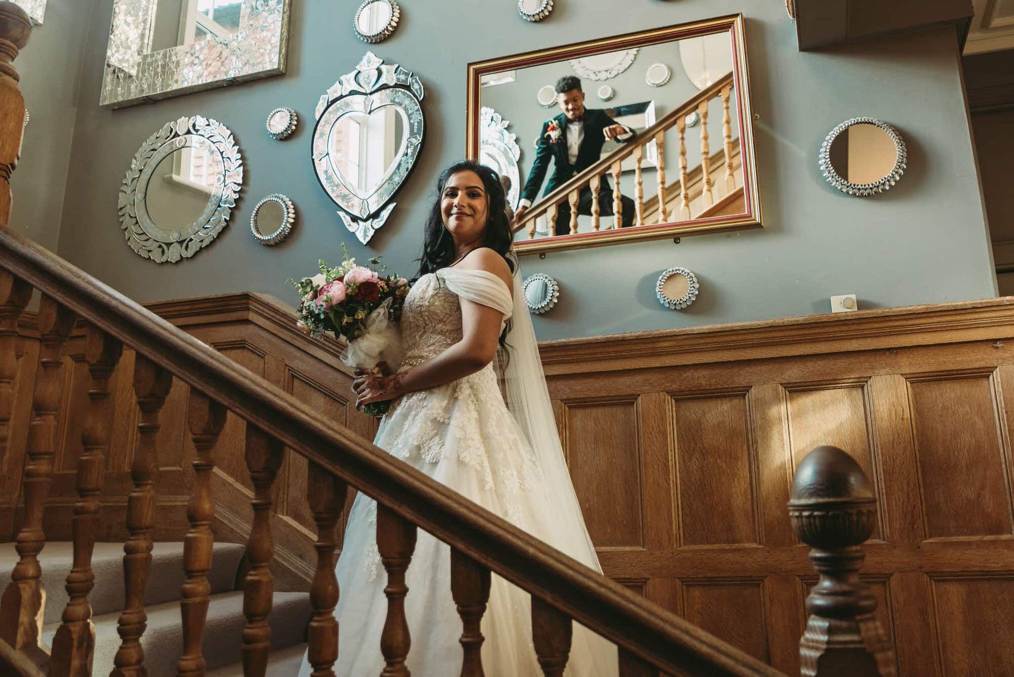 trunkwell-house-berkshire-wedding-photographer-roshni-photography-fusion-staircase