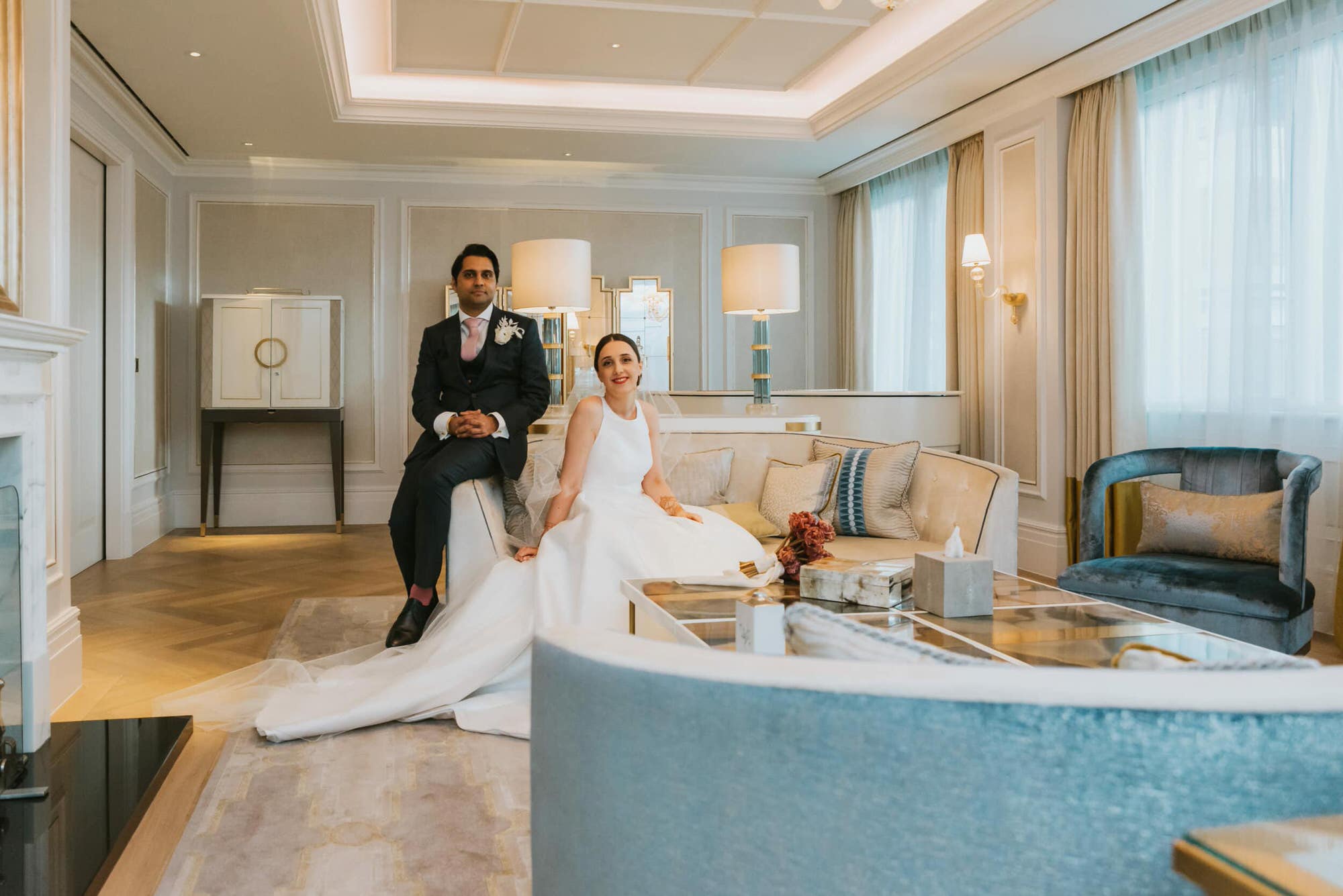 the-langham-london-fusion-wedding-photographer-roshni-photography-bride-groom-sofa