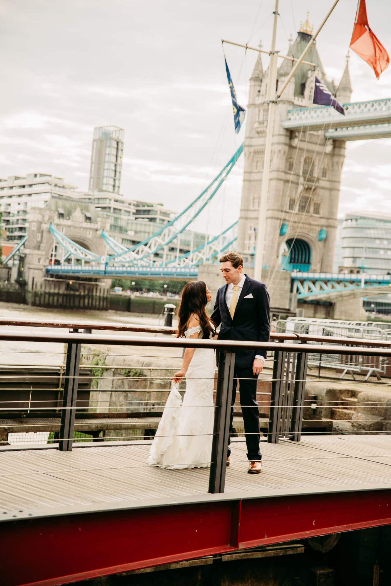 dickens-inn-tower-hill-london-london-fusion-wedding-photographer-london-bridge