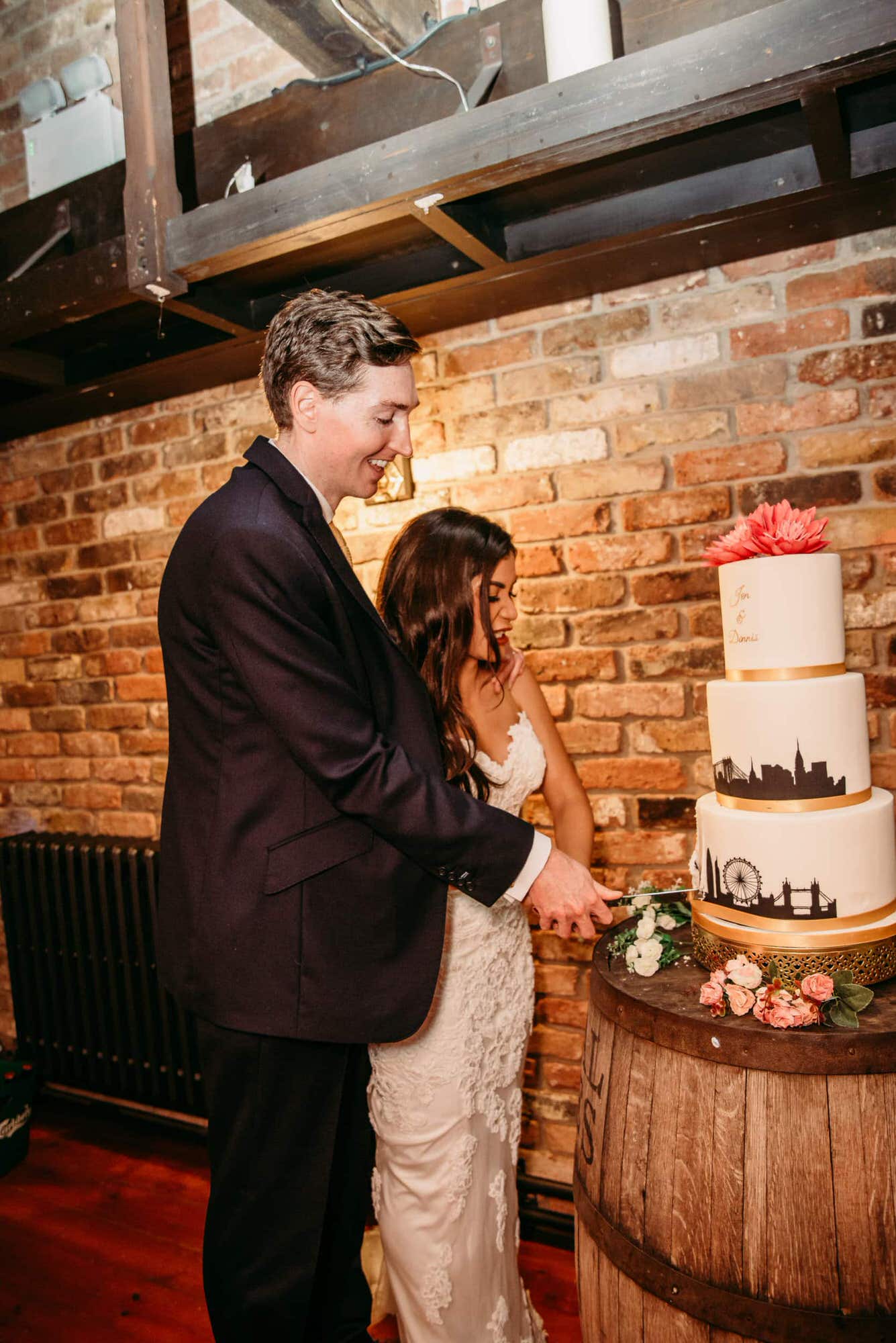 dickens-inn-tower-hill-london-london-wedding-photographer-roshni-photography-bride-groom-cake-cut