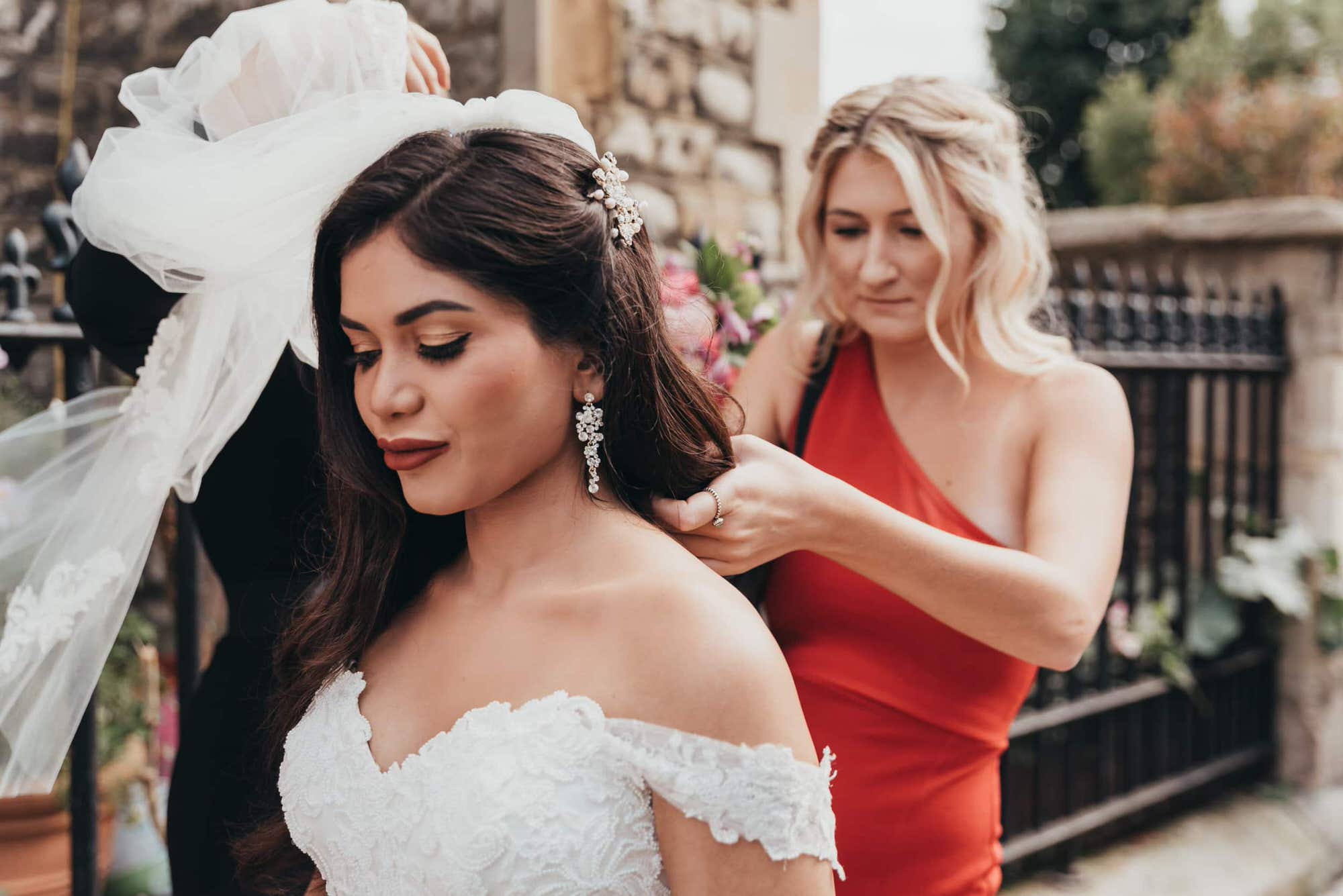 final-adjustments-bridal-hair-fusion-wedding-photographer-london