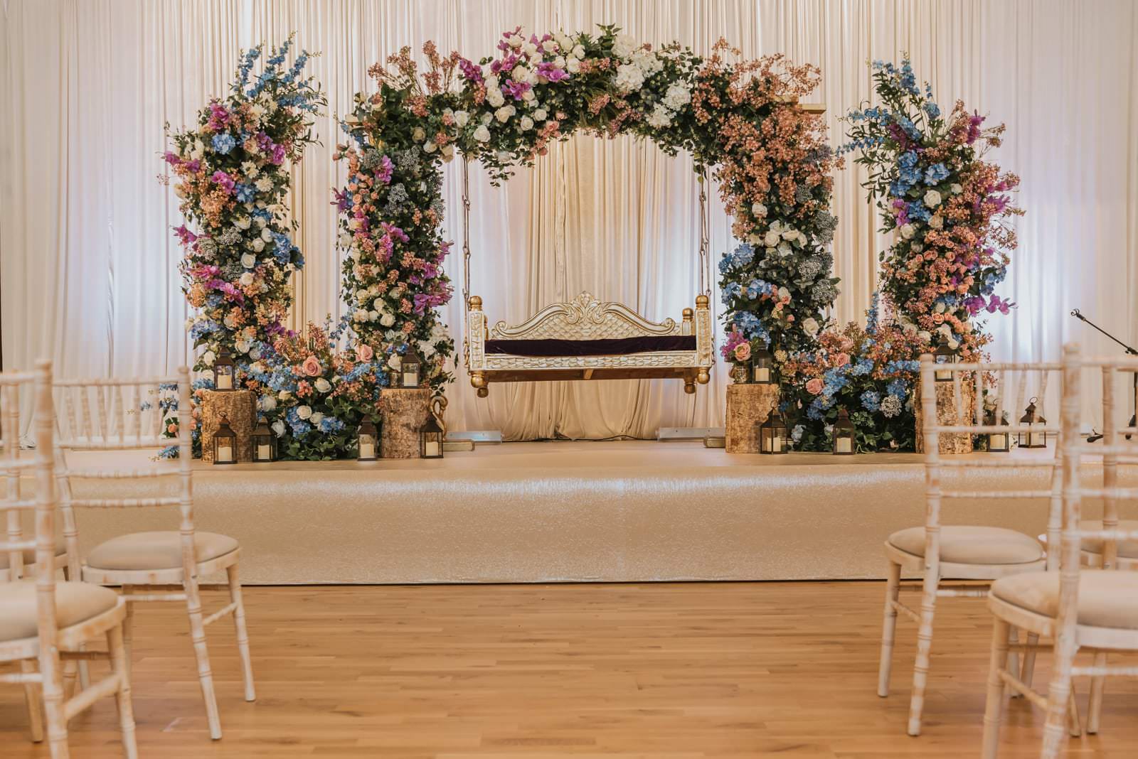stunning-floral-mandap-fusion-wedding-photographer-london-roshni-photography